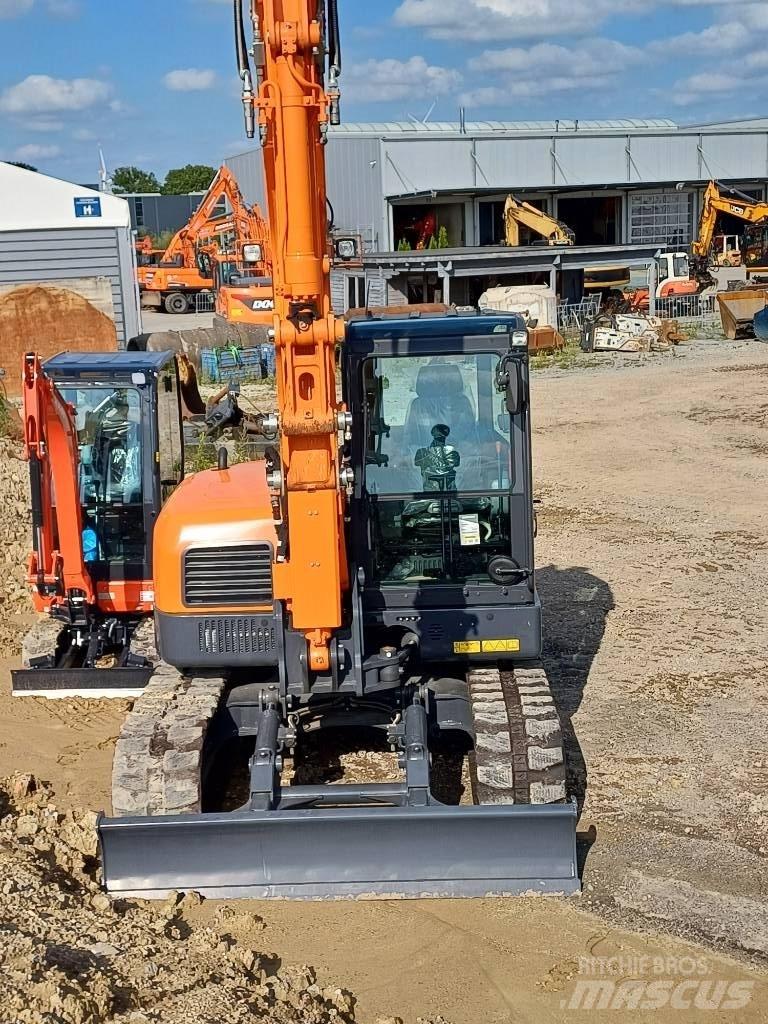 Doosan DX 85 R-3 중형굴삭기 7톤-28톤