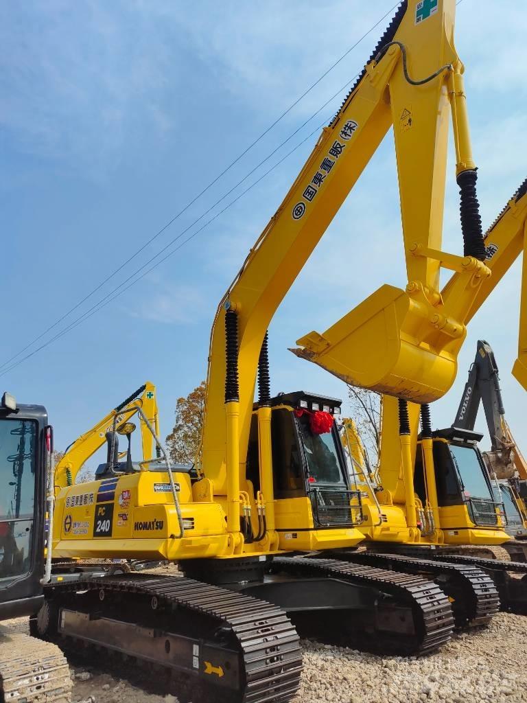 Komatsu PC 240 대형 굴삭기 29톤 이상