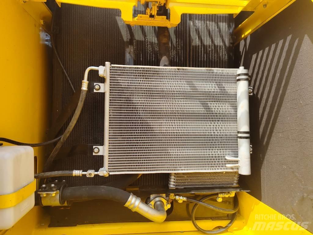 Komatsu PC 240 대형 굴삭기 29톤 이상