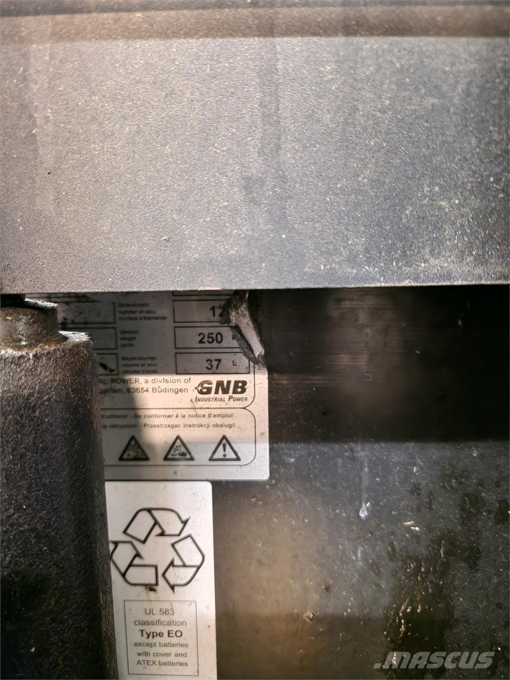 Toyota SPE120L 보행식 리치 지게차