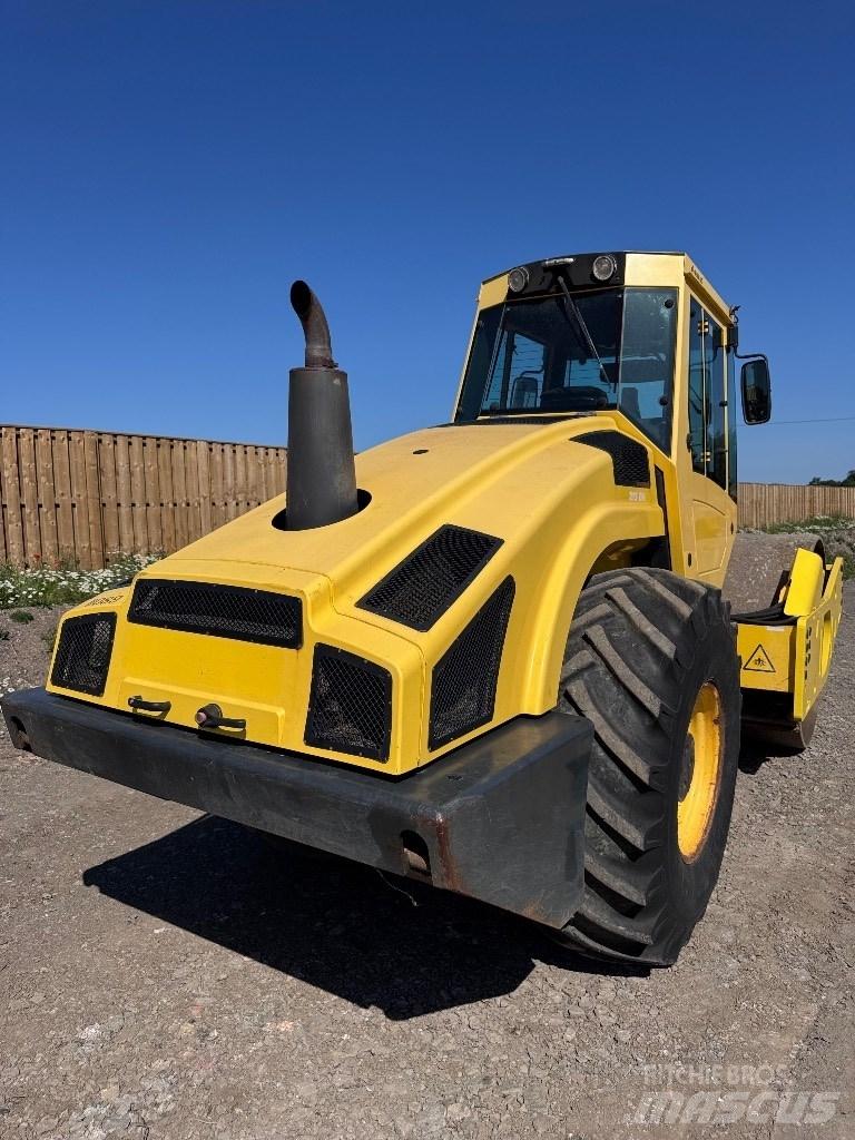 Bomag BW 213 D H-4 싱글 드럼 롤러