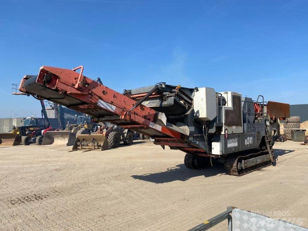 Sandvik QJ 241 이동식 분쇄기