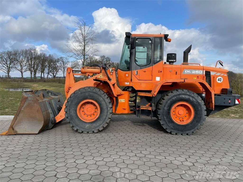 Doosan DL250  휠로우더