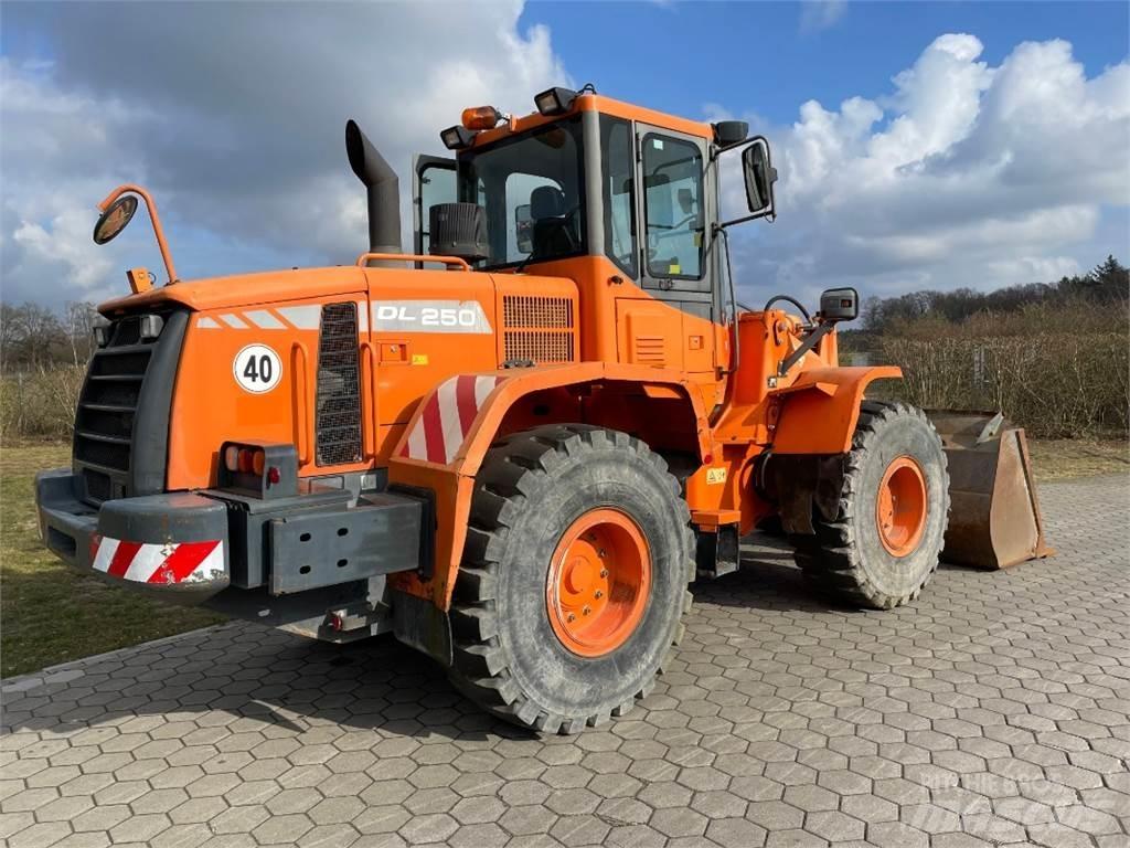 Doosan DL250  휠로우더