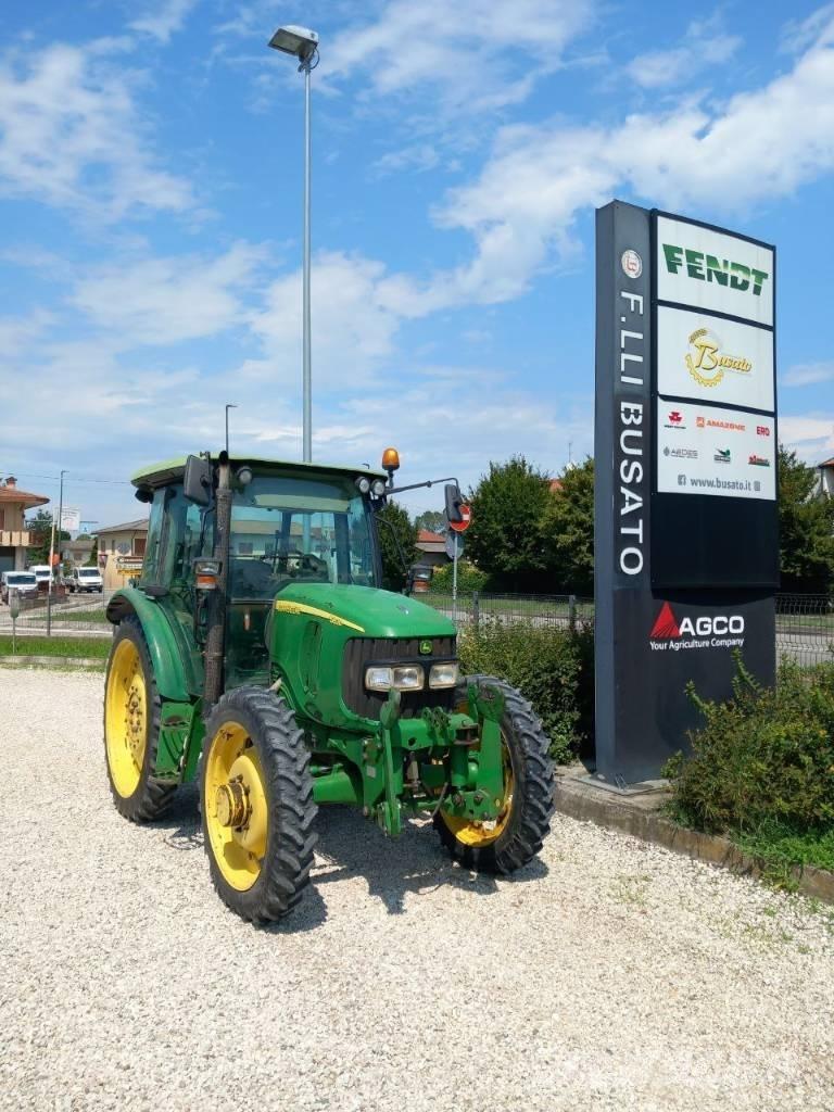 John Deere 5820 트랙터