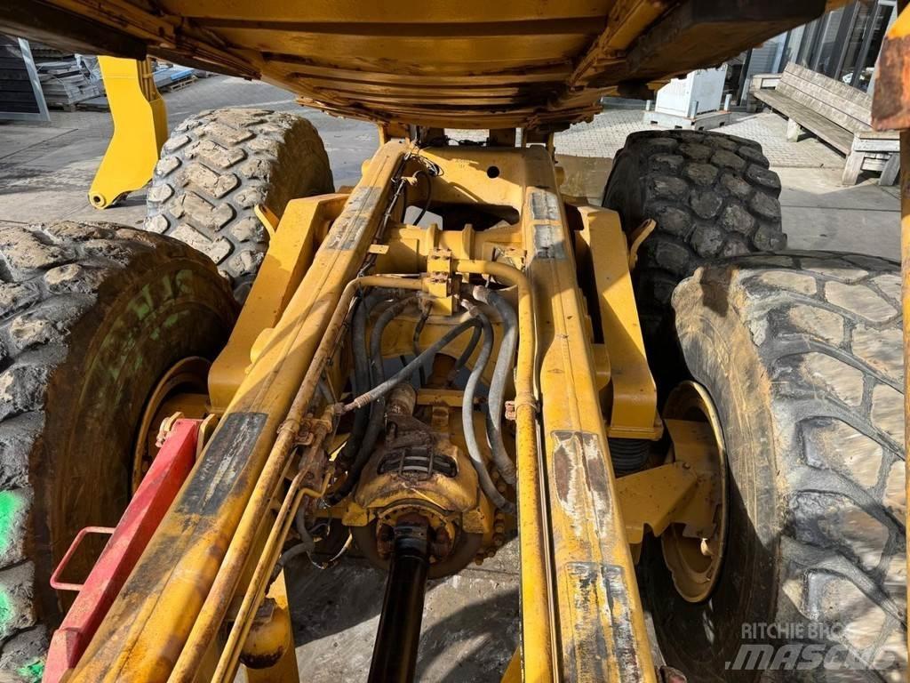 CAT 740 건설현장 덤프트럭