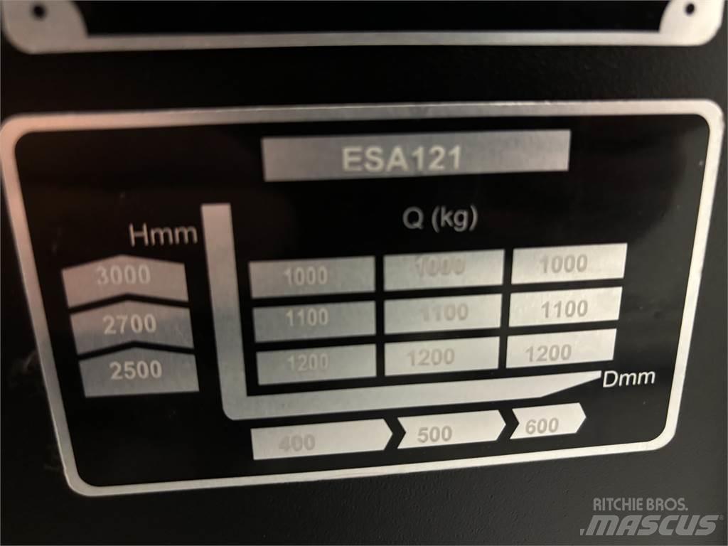 ESA 121 포크리프트