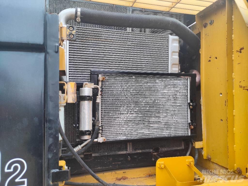 CAT 320 D 대형 굴삭기 29톤 이상