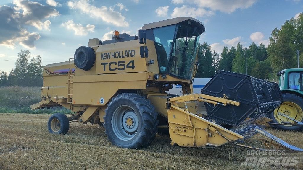New Holland TC 54 콤바인 수확기