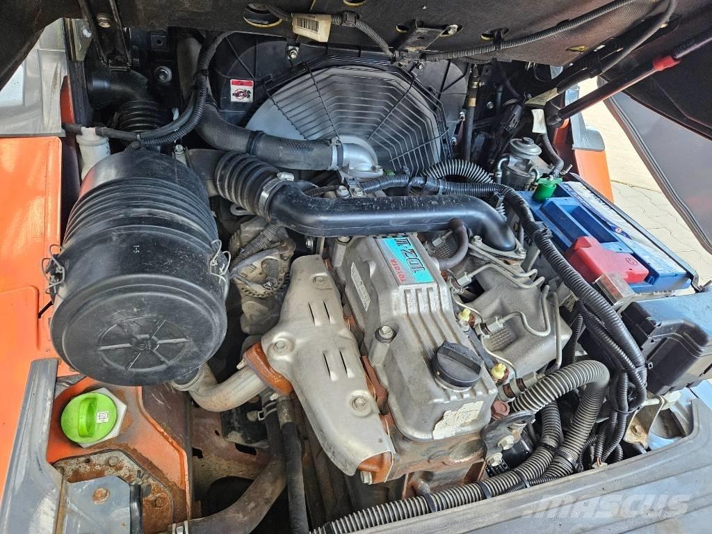 Toyota 8FDF25 디젤 지게차