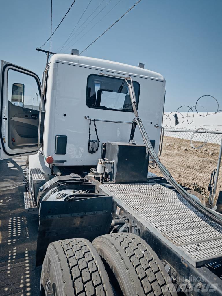 Peterbilt 579 차량 수송차