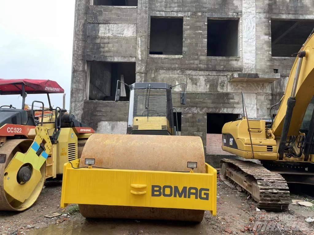 Bomag BW 217 싱글 드럼 롤러