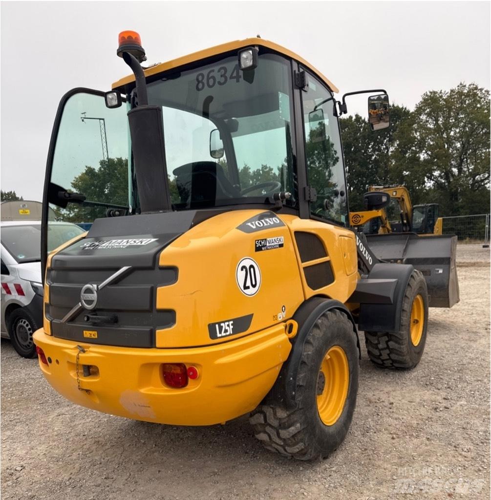 Volvo L25F  휠로우더