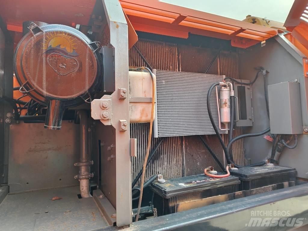 Hitachi ZX 210 대형 굴삭기 29톤 이상