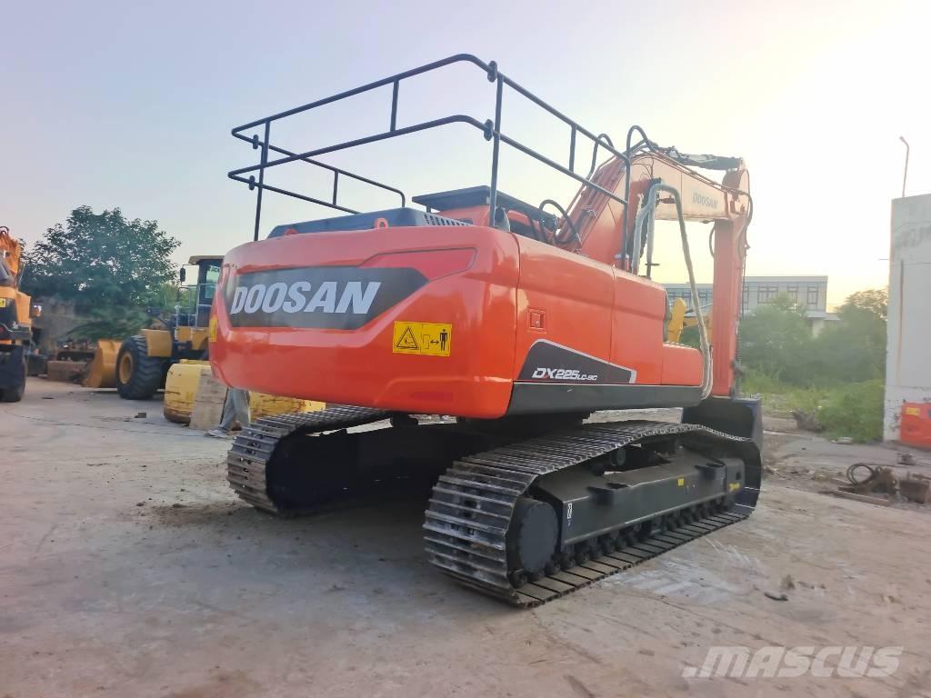 Doosan DX 225 LC 대형 굴삭기 29톤 이상