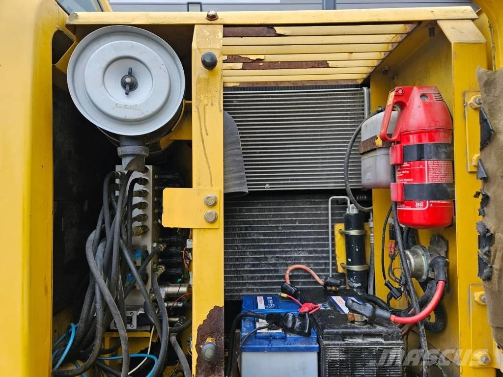 Komatsu PW 130ES-6K  휠 굴삭기