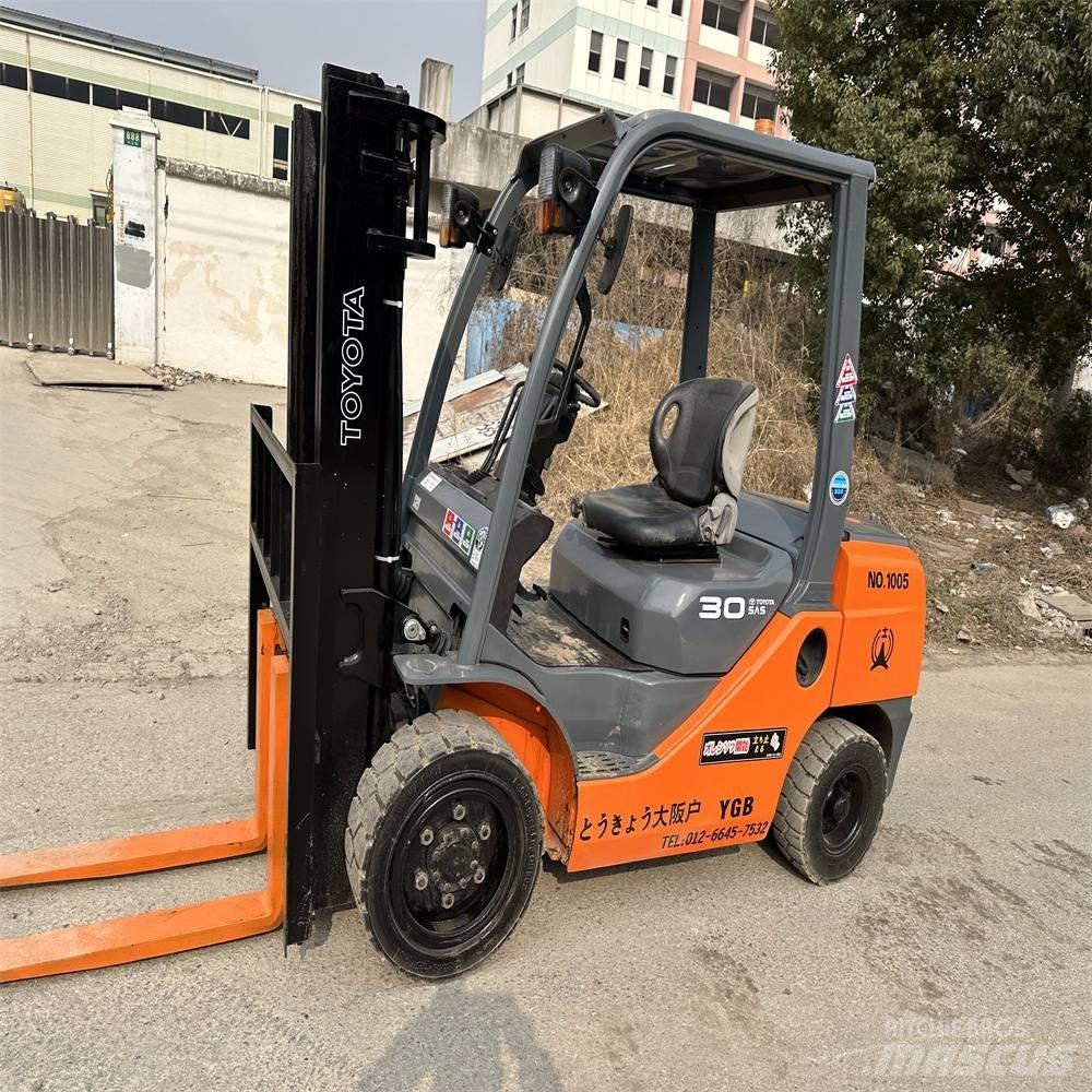 Toyota 8 FDK 30 디젤 지게차