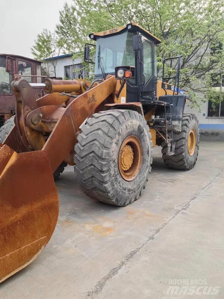 SEM 656D  휠로우더