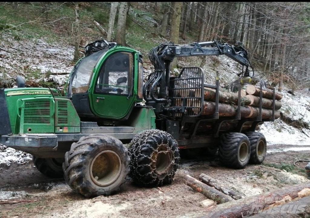 John Deere 1110 E 원목 포워더