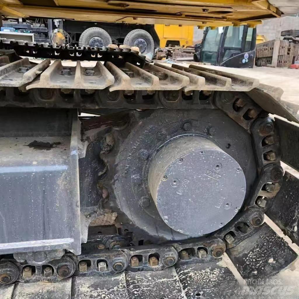Komatsu PC 60 대형 굴삭기 29톤 이상