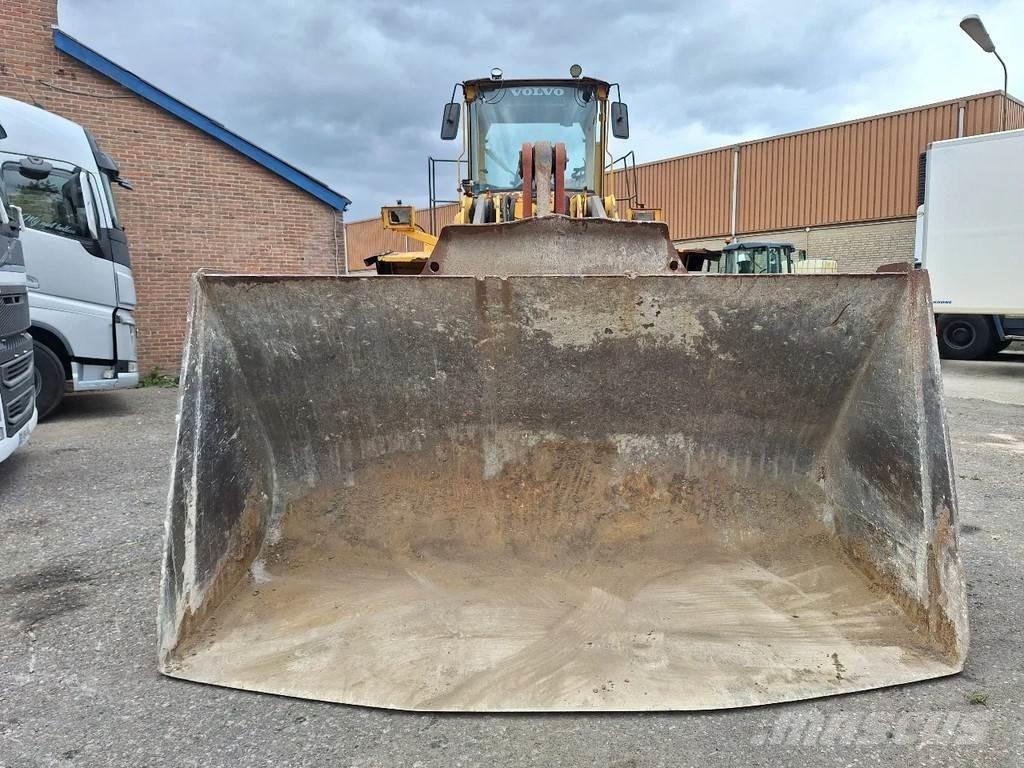 Volvo L220D  휠로우더