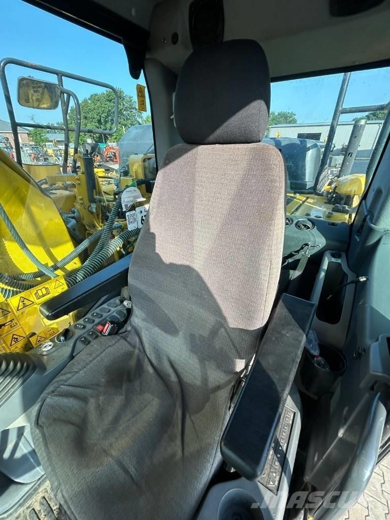 Komatsu PC 210 LC-11 대형 굴삭기 29톤 이상