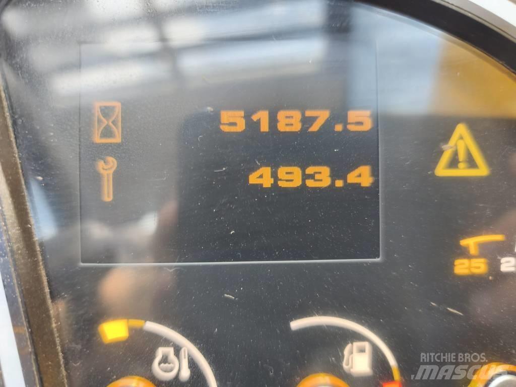 JCB 535-140 텔러 핸들러