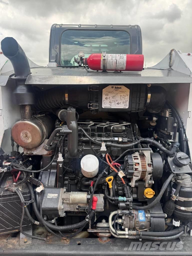 Bobcat T 550  스키드로더