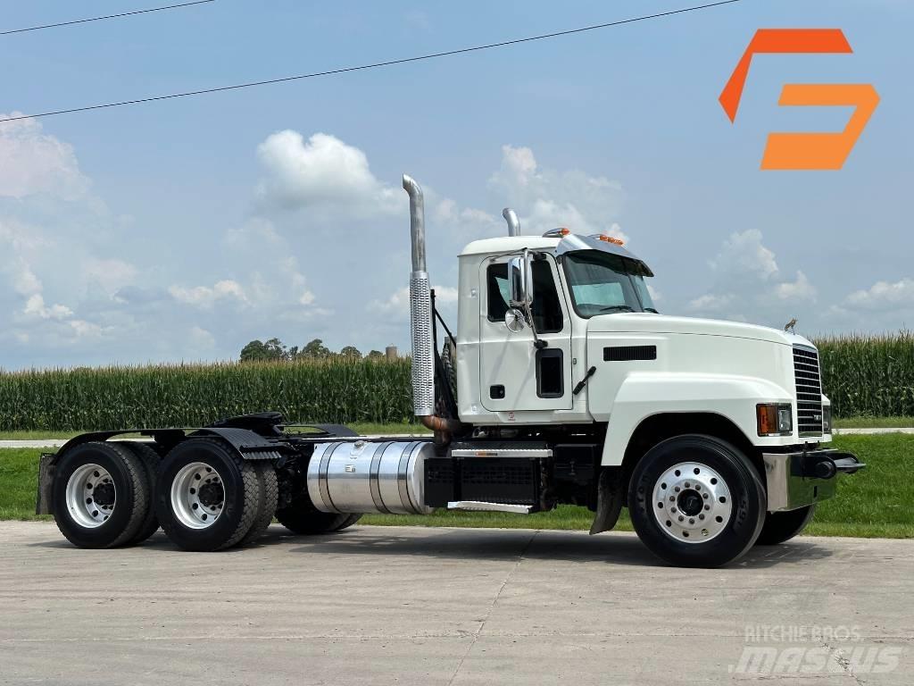 Mack Pinnacle 64ft 트랙터 유닛
