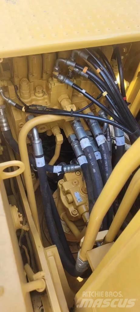 CAT 313D2GC 대형 굴삭기 29톤 이상