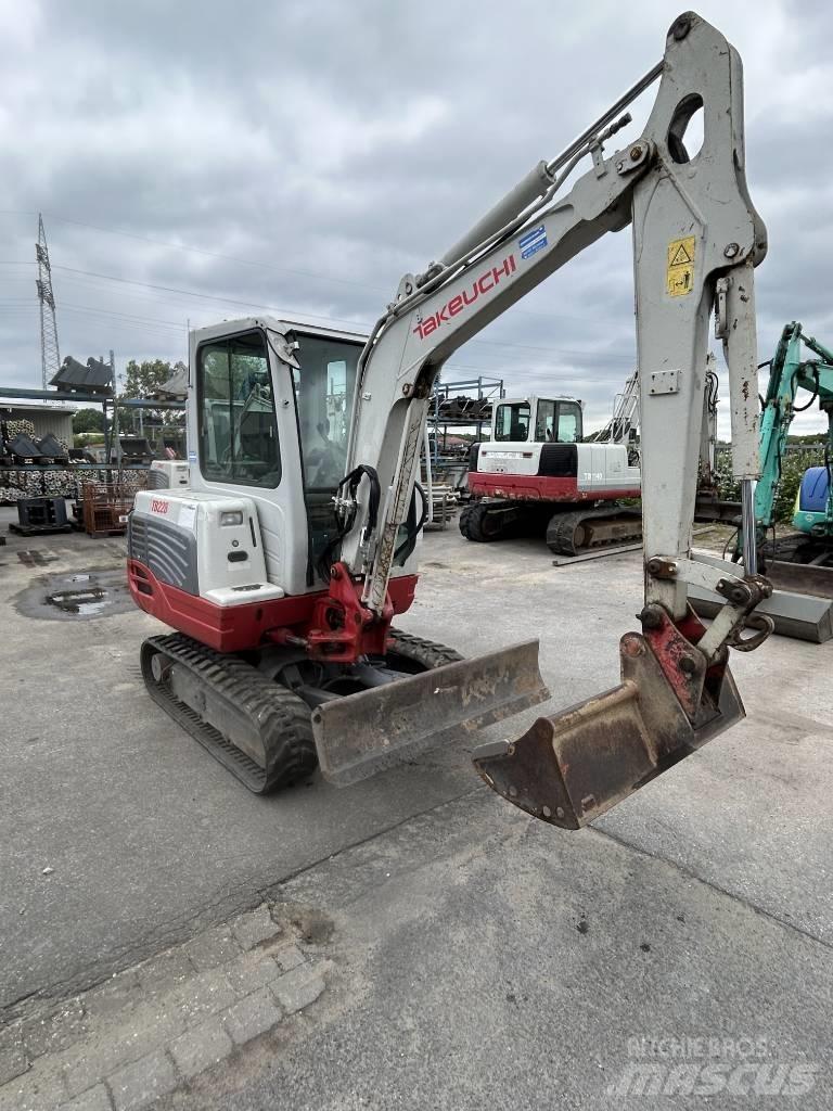 Takeuchi TB 228 소형 굴삭기 7톤 미만
