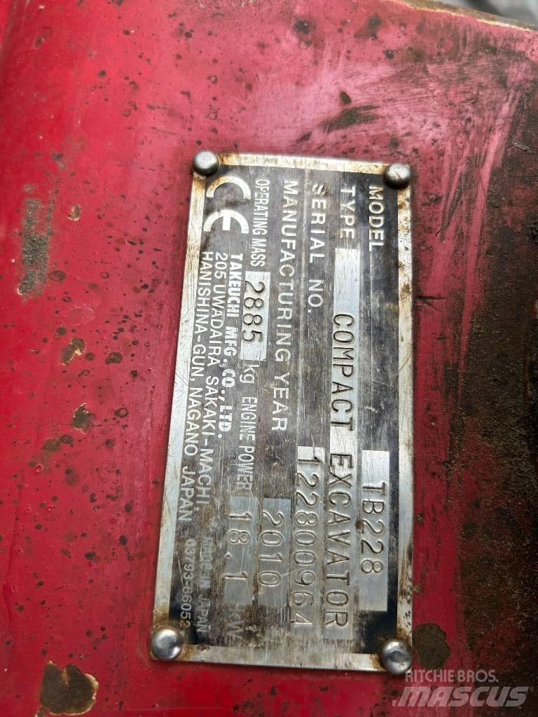 Takeuchi TB 228 소형 굴삭기 7톤 미만