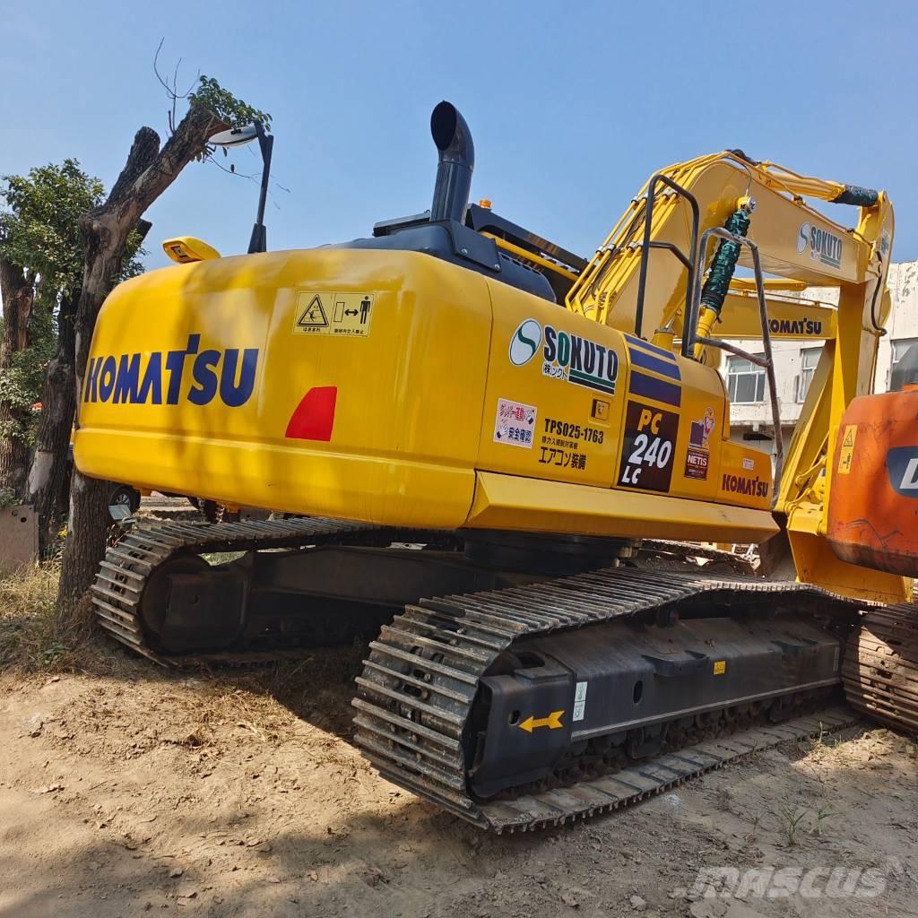 Komatsu PC 240 대형 굴삭기 29톤 이상