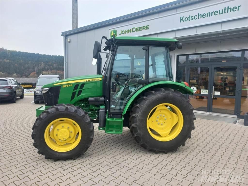 John Deere 5067E 트랙터