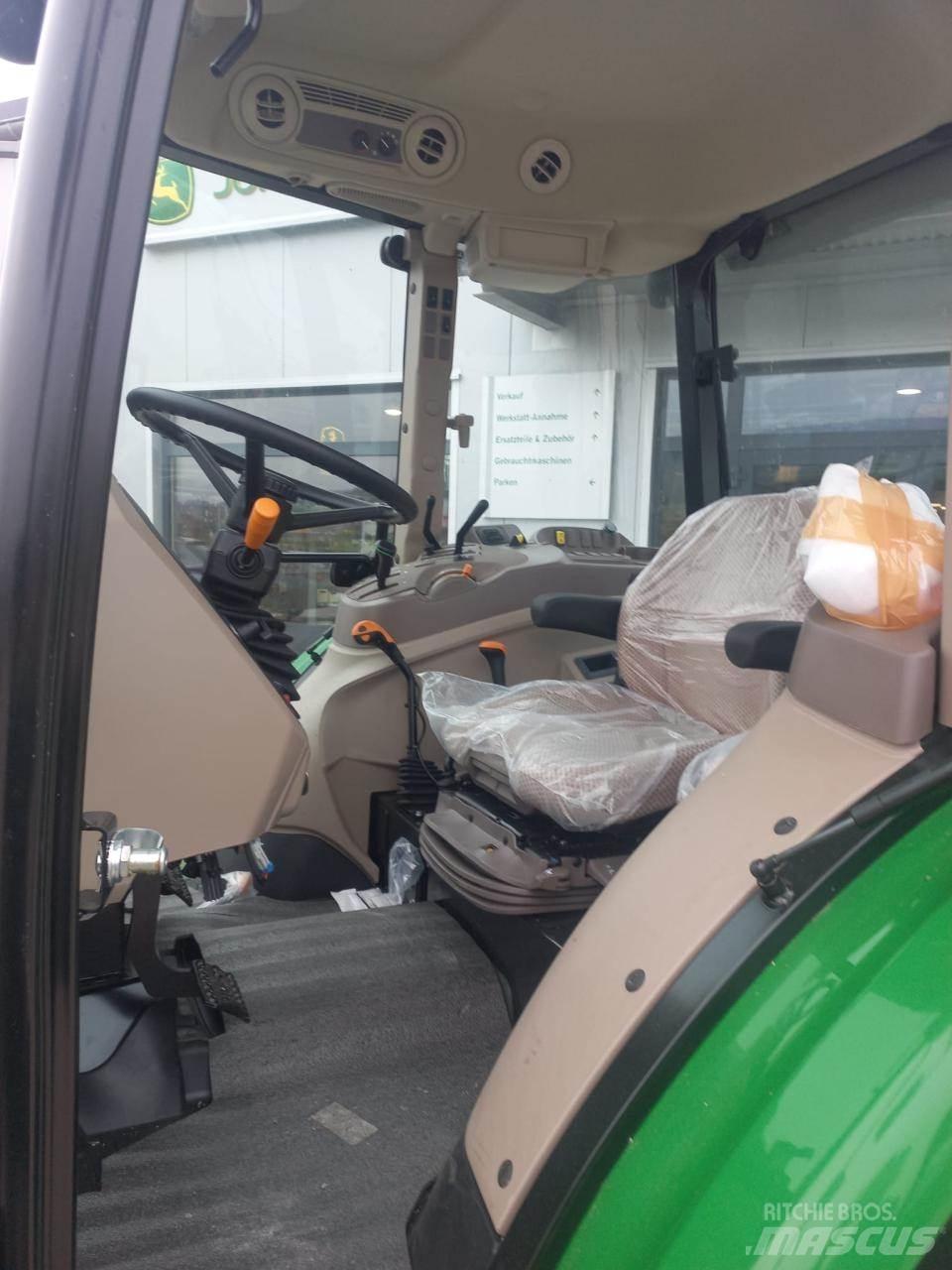 John Deere 5067E 트랙터