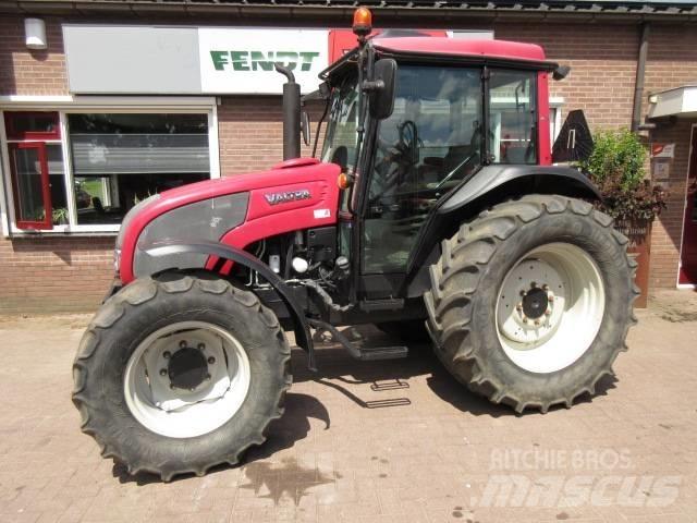 Valtra A93 HITECH 트랙터