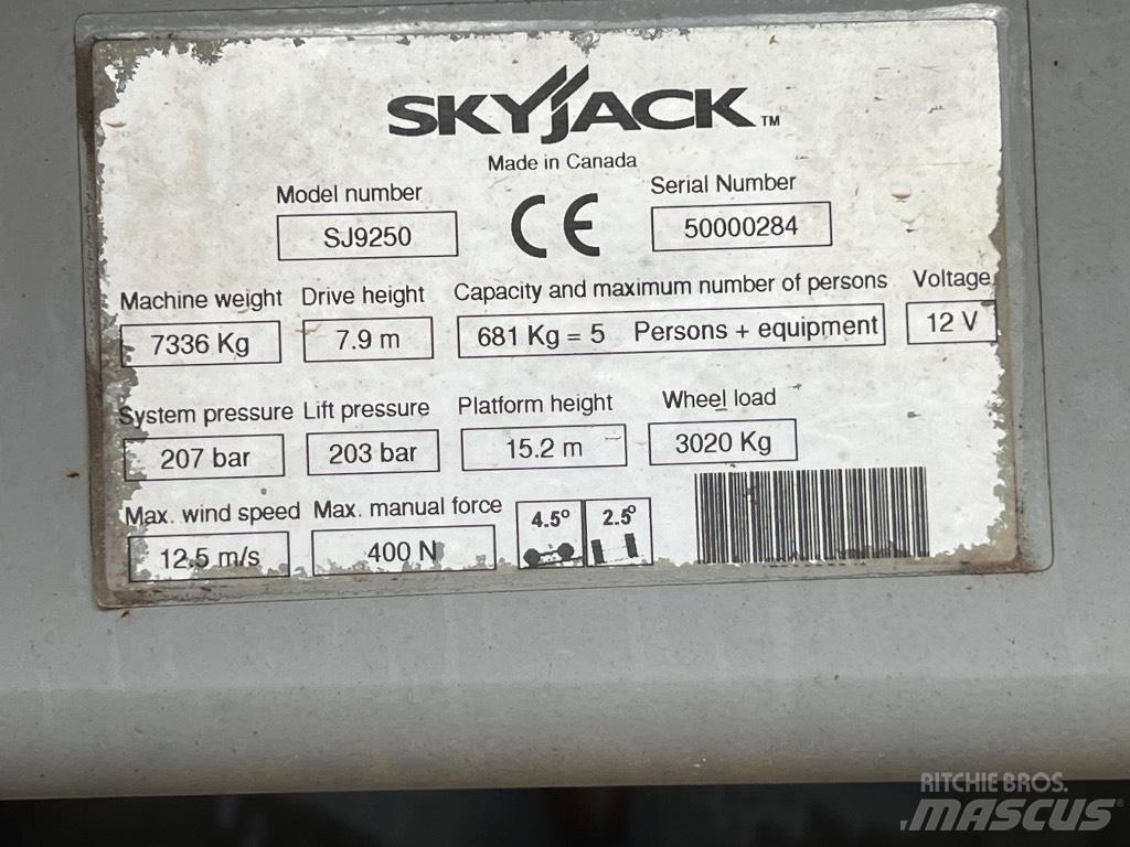 SkyJack SJ 9250 가위형 리프트