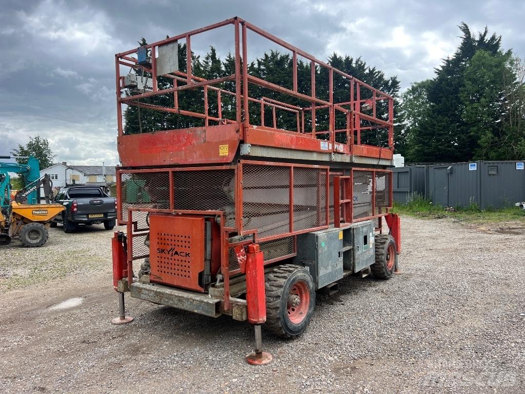 SkyJack SJ 9250 가위형 리프트