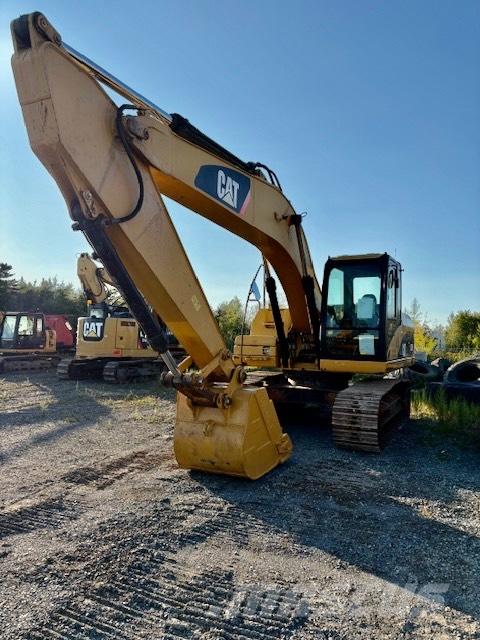 CAT 320 D 대형 굴삭기 29톤 이상