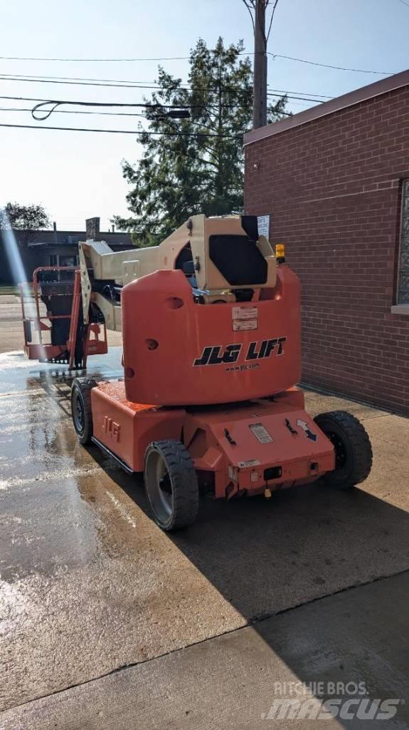 JLG E 400 AJPN 관절형 전동이동 리프트