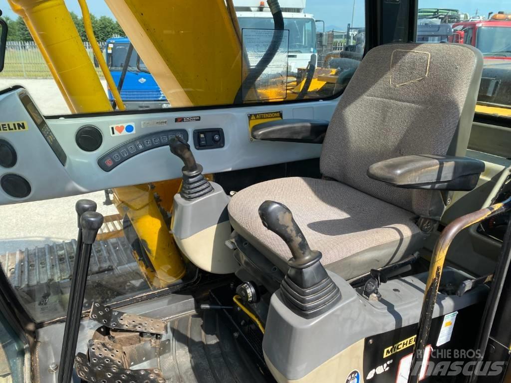 JCB JS 130 대형 굴삭기 29톤 이상