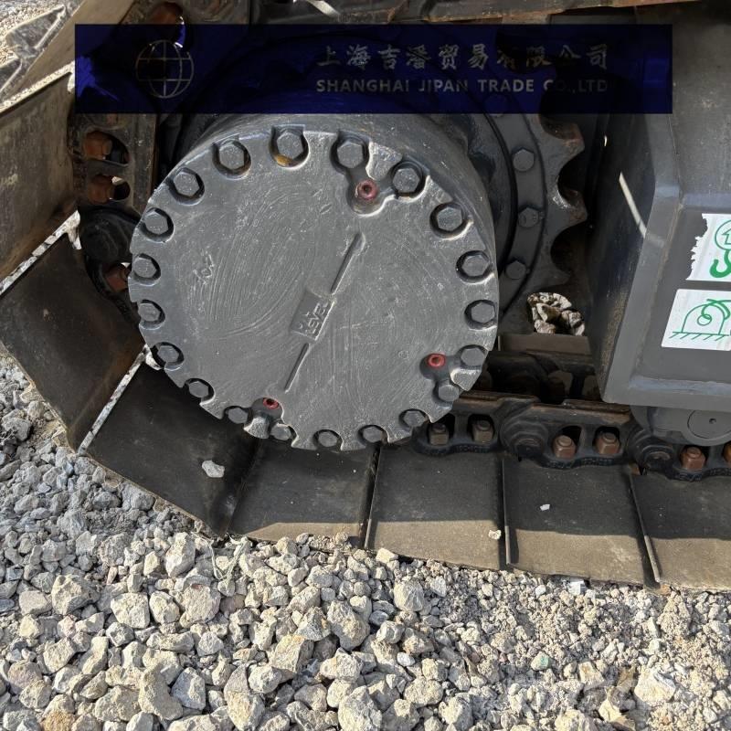 Komatsu PC 240 대형 굴삭기 29톤 이상