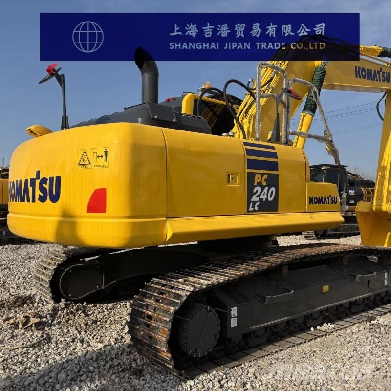 Komatsu PC 240 대형 굴삭기 29톤 이상