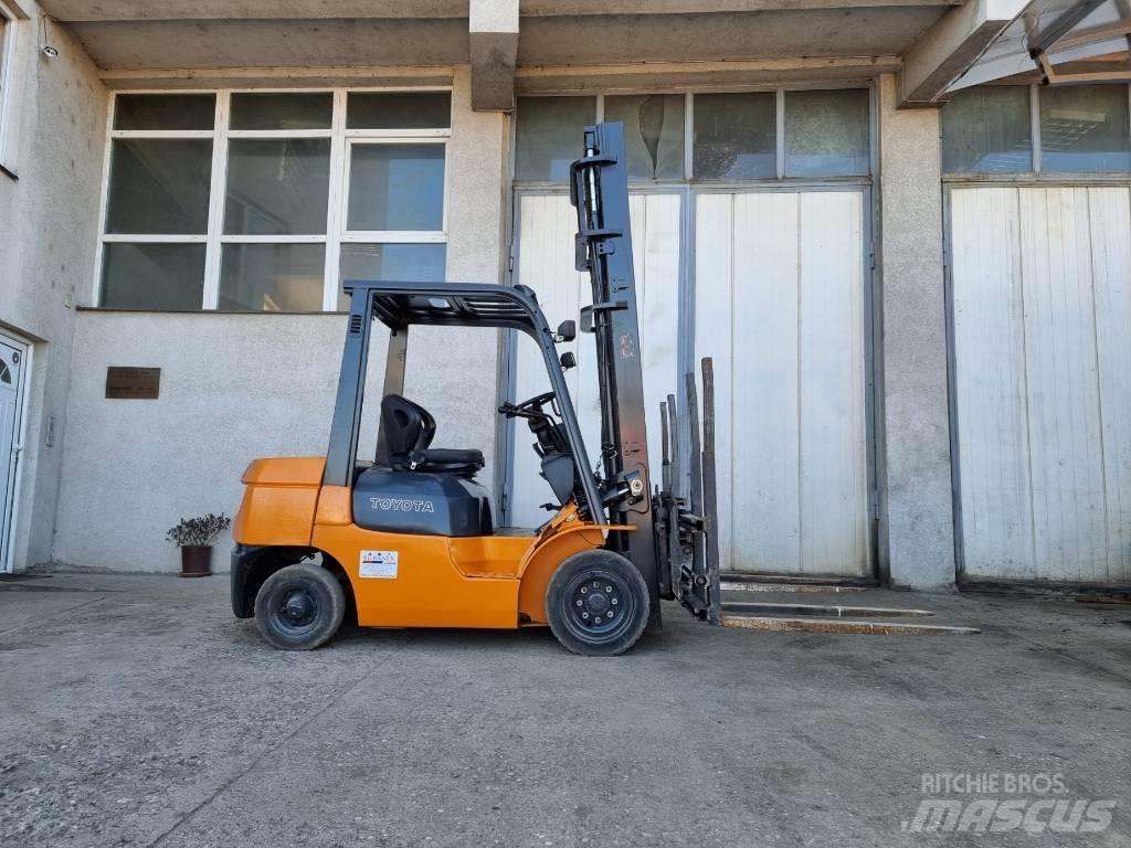 Toyota 02-7 FD 25 디젤 지게차