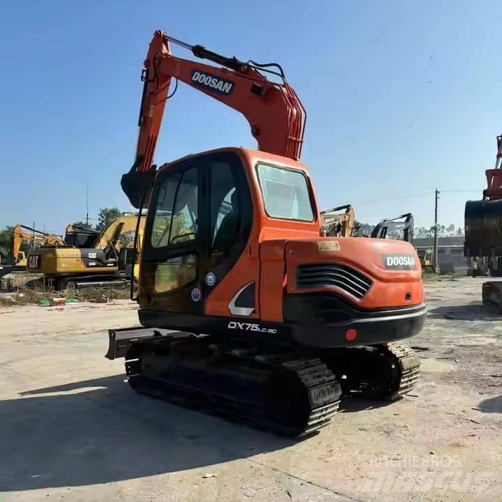 Doosan DX75-9C 중형굴삭기 7톤-28톤