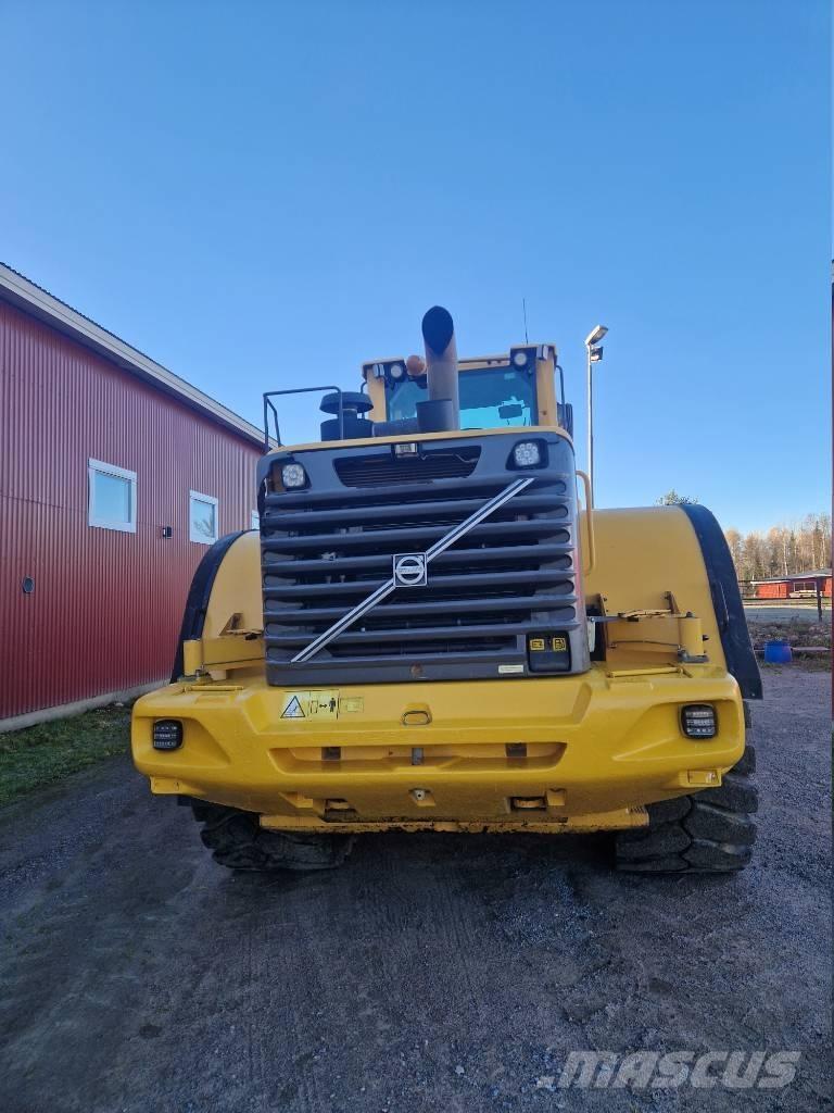 Volvo L 220 F  휠로우더