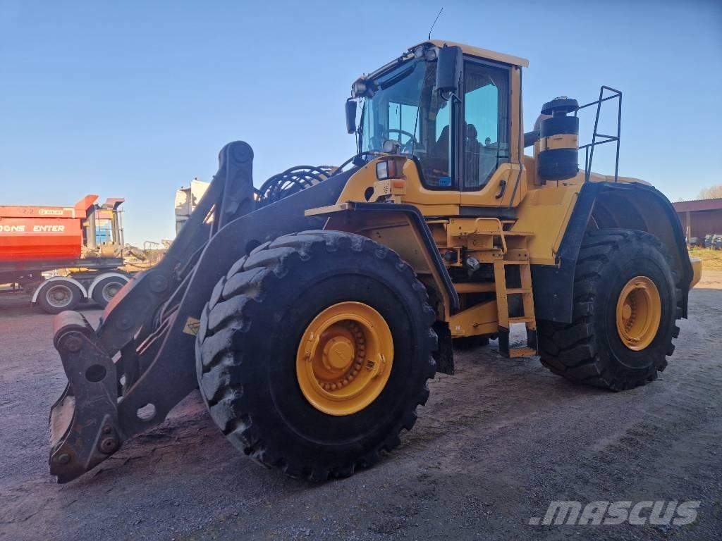 Volvo L 220 F  휠로우더