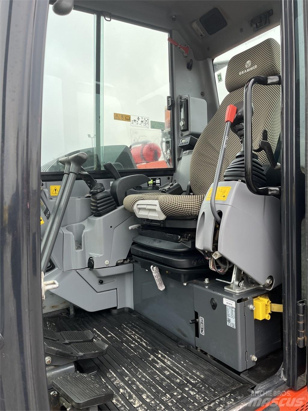 Kubota KX 080-4 중형굴삭기 7톤-28톤
