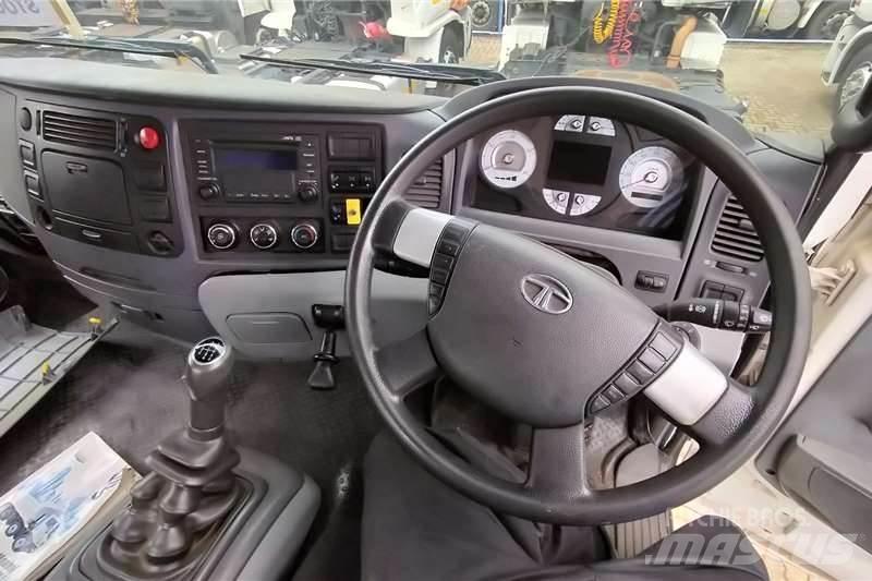 Tata PRIMA 3338K 기타 트럭