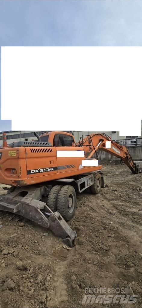 Doosan DX 210 W  휠 굴삭기